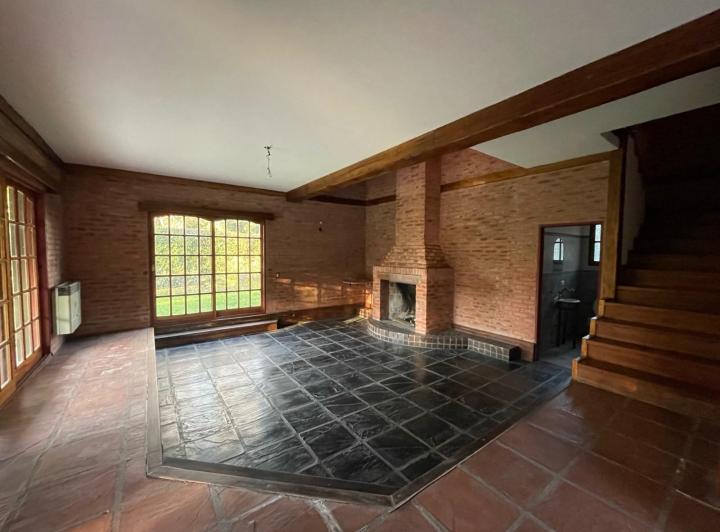 Casa · 210m² · 4 Ambientes · 1 Cochera