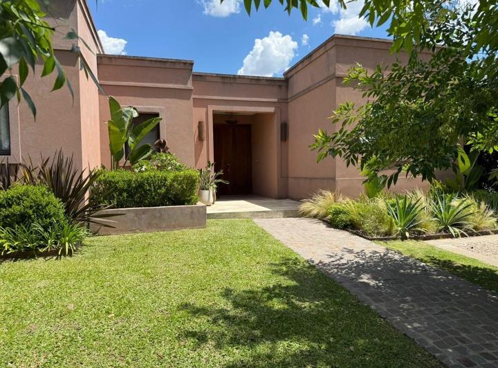 Casa · 133m² · 3 Ambientes · 1 Cochera