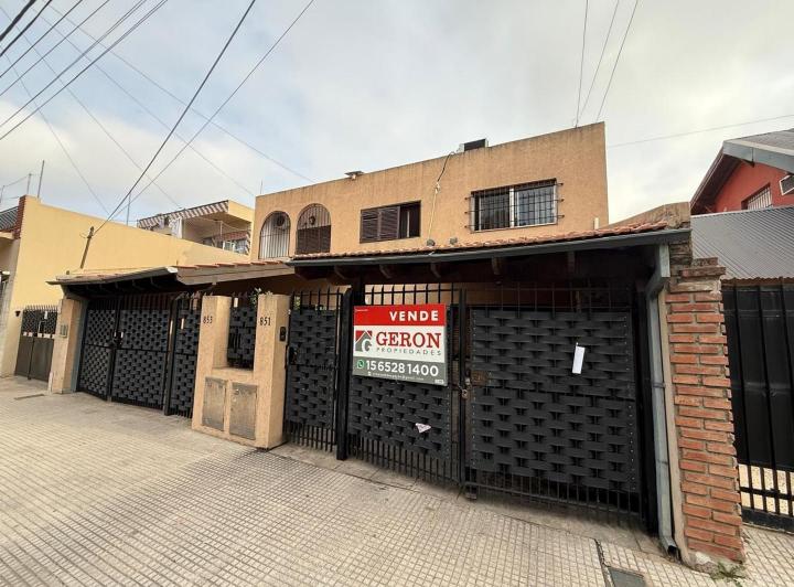 Casa · 110m² · 4 Ambientes · 2 Cocheras