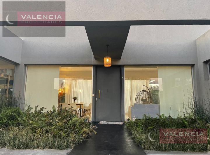 Casa · 137m² · 5 Ambientes · 2 Cocheras