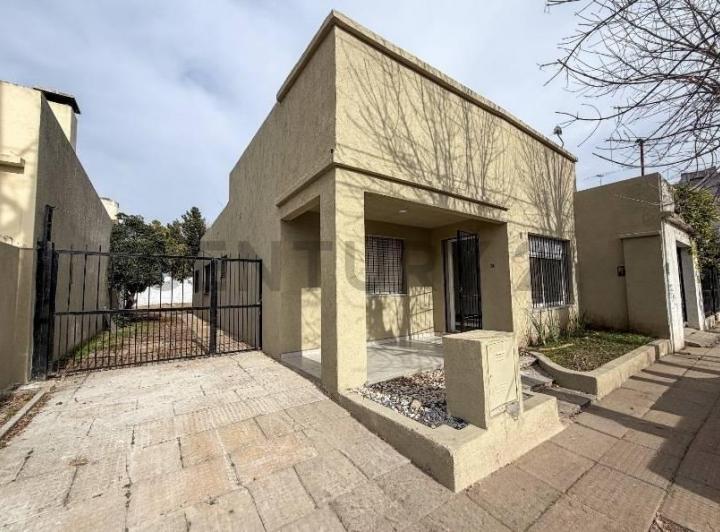 Casa · 200m² · 4 Ambientes · 4 Cocheras