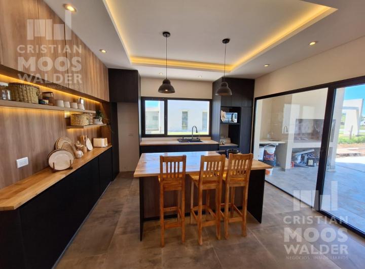 Casa · 135m² · 3 Ambientes · 2 Cocheras