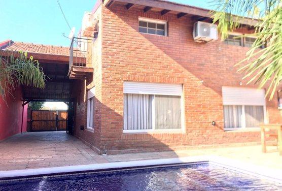 Casa · 140m² · 4 Ambientes · 2 Cocheras