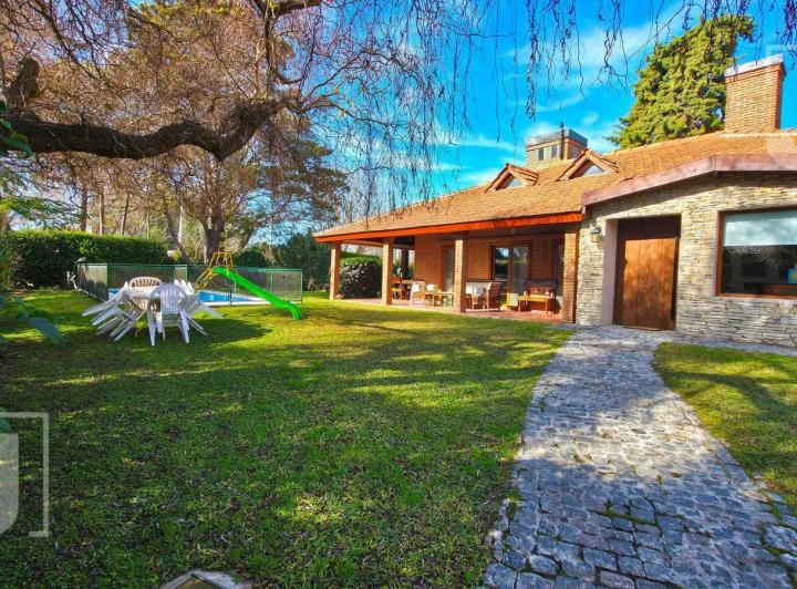 Casa · 138m² · 4 Ambientes · 4 Cocheras
