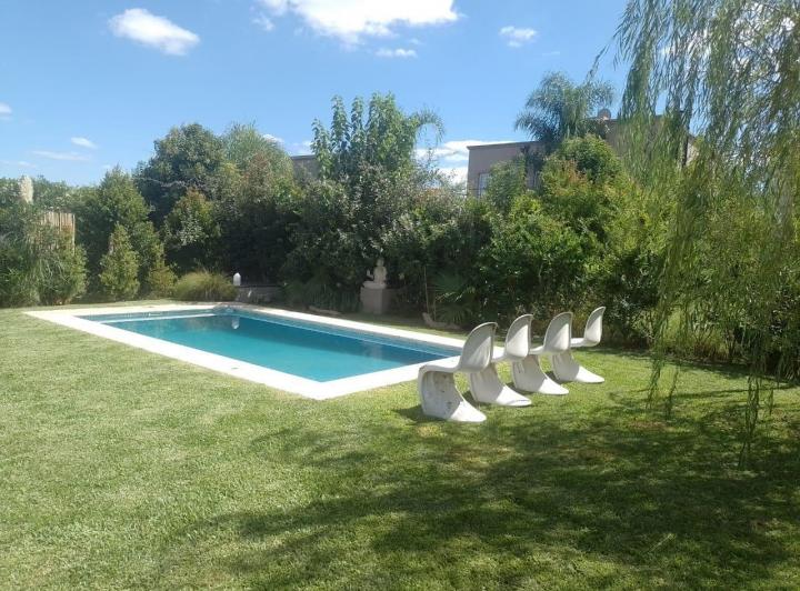 Casa · 120m² · 4 Ambientes · 3 Cocheras