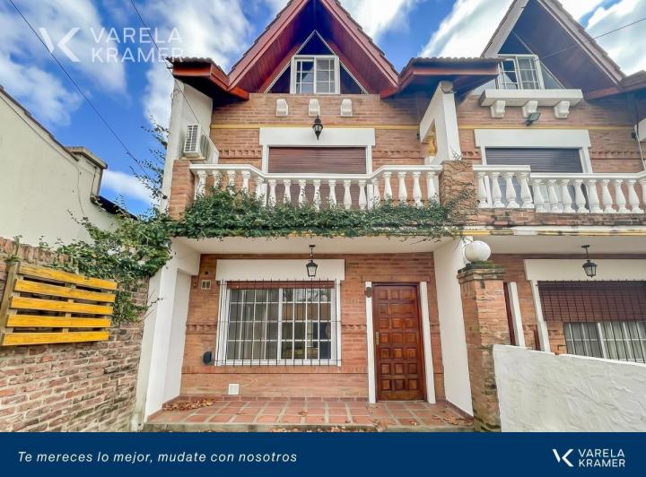 Casa · 140m² · 4 Ambientes · 1 Cochera