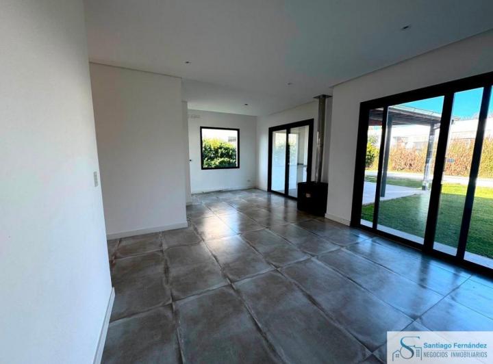 Casa · 165m² · 4 Ambientes · 2 Cocheras