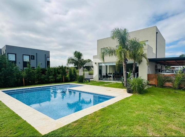 Casa · 200m² · 4 Ambientes · 1 Cochera