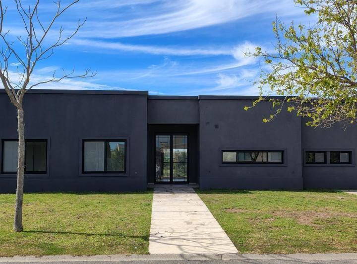 Casa · 180m² · 6 Ambientes · 2 Cocheras