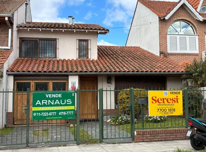 Casa · 190m² · 9 Ambientes · 2 Cocheras
