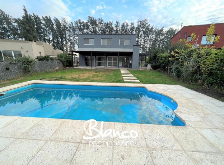 Casa · 132m² · 5 Ambientes · 2 Cocheras