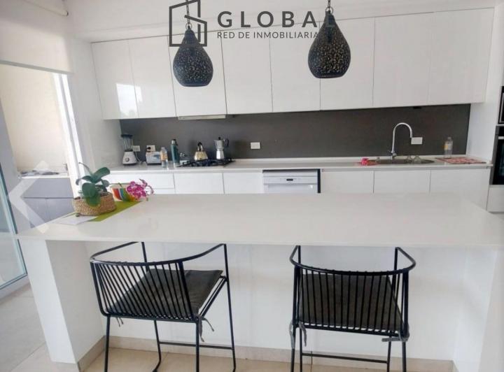 Casa · 220m² · 4 Ambientes · 2 Cocheras