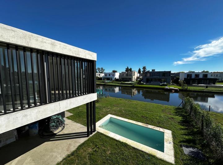 Casa · 230m² · 3 Dormitorios · 1 Cochera