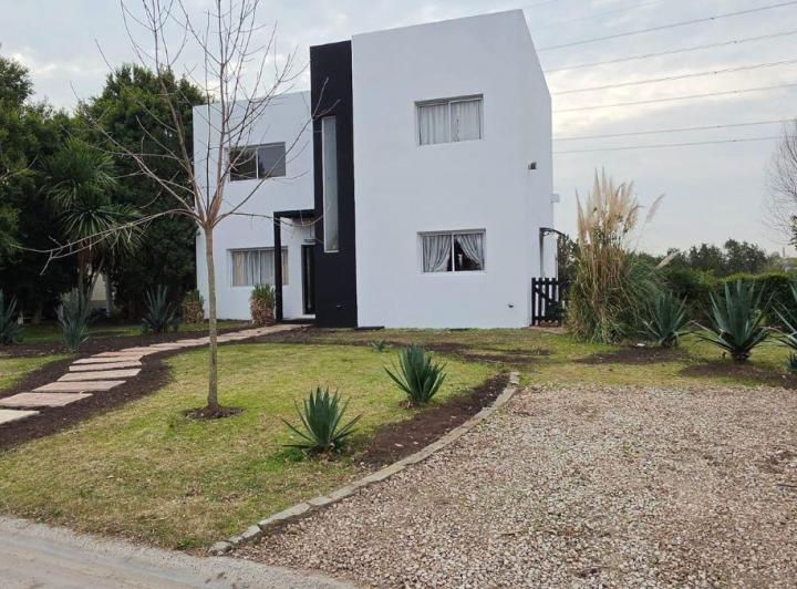 Casa · 150m² · 4 Ambientes · 2 Cocheras