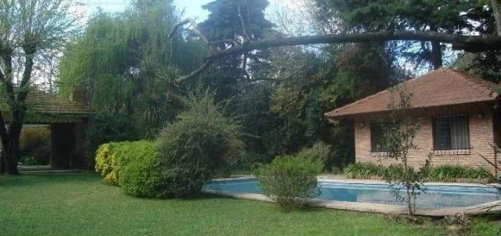 Casa · 250m² · 5 Ambientes · 2 Cocheras