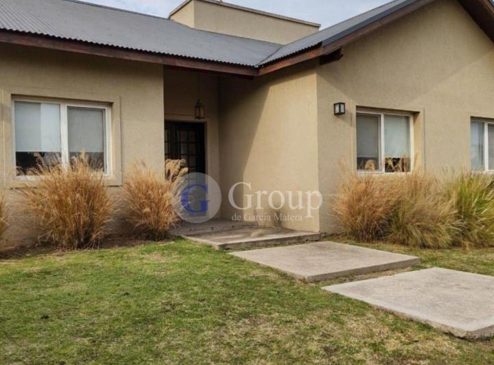 Casa · 160m² · 5 Ambientes · 2 Cocheras