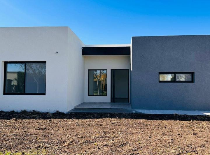 Casa · 117m² · 4 Ambientes · 3 Cocheras