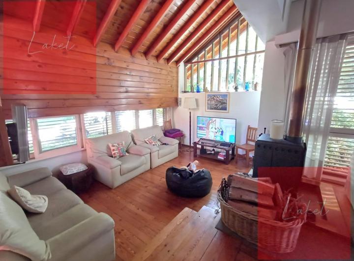 Casa · 237m² · 6 Ambientes · 1 Cochera