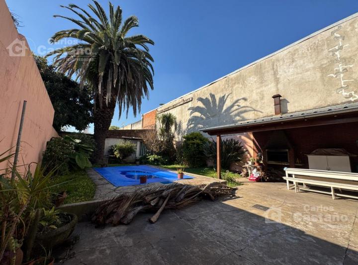 Casa · 232m² · 4 Ambientes · 5 Cocheras