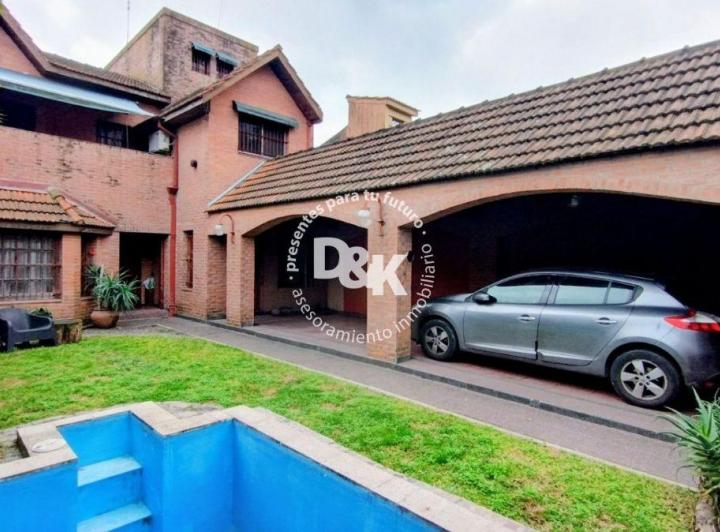 Casa · 150m² · 6 Ambientes · 2 Cocheras