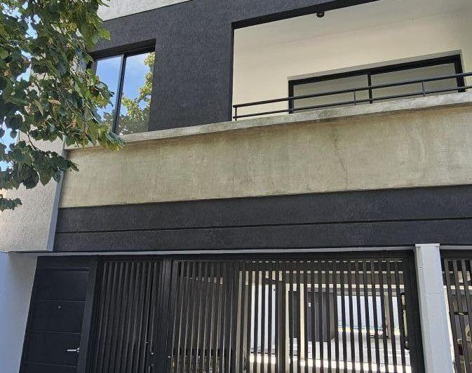 Casa · 128m² · 4 Ambientes · 2 Cocheras