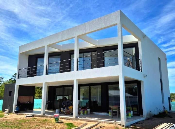 Casa · 183m² · 5 Ambientes · 2 Cocheras