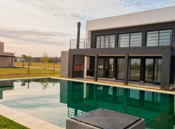 Casa · 164m² · 5 Ambientes · 2 Cocheras