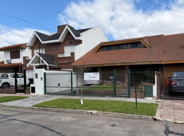 Casa · 152m² · 4 Ambientes · 2 Cocheras