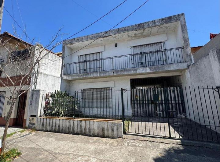 Casa · 130m² · 3 Ambientes · 2 Cocheras