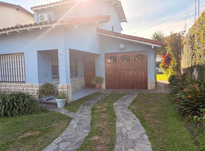 Casa · 160m² · 3 Ambientes · 3 Cocheras