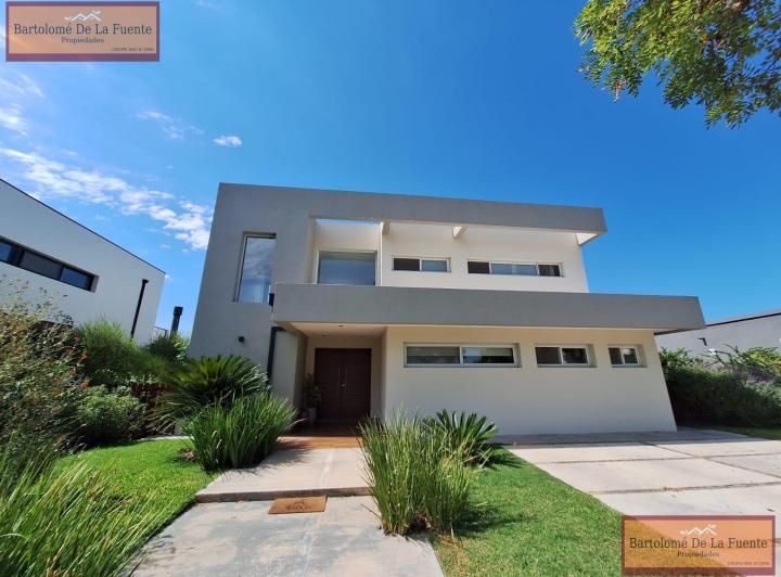 Casa · 202m² · 4 Ambientes