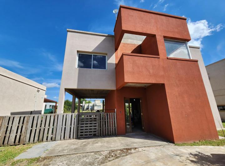 Casa · 160m² · 5 Ambientes · 2 Cocheras