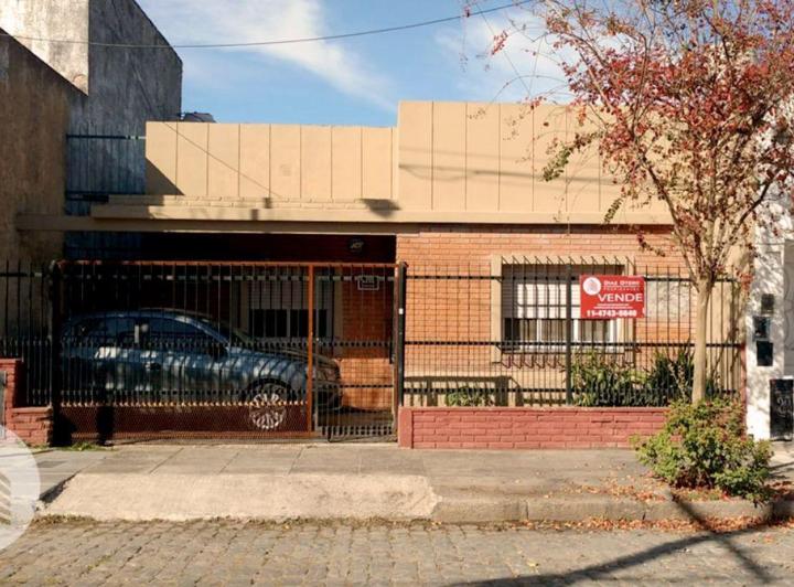 Casa · 70m² · 4 Ambientes · 1 Cochera