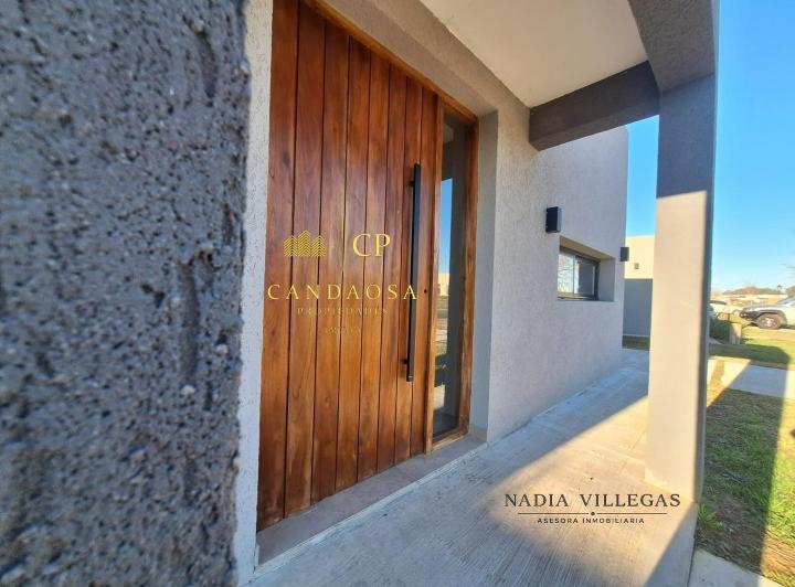 Casa · 120m² · 4 Ambientes · 5 Cocheras