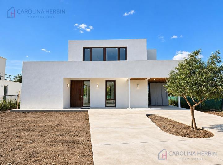 Casa · 181m² · 4 Ambientes · 5 Cocheras