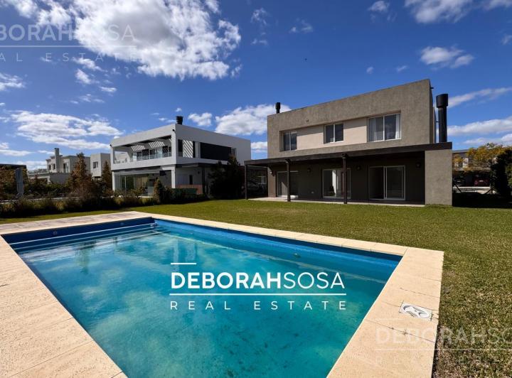 Casa · 195m² · 5 Ambientes · 6 Cocheras