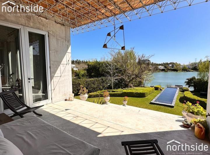 Casa · 1000m² · 5 Ambientes · 2 Cocheras