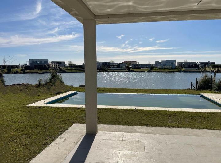Casa · 153m² · 5 Ambientes · 2 Cocheras