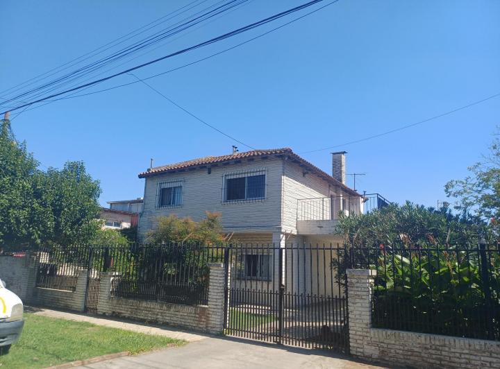 Casa · 191m² · 6 Ambientes · 2 Cocheras