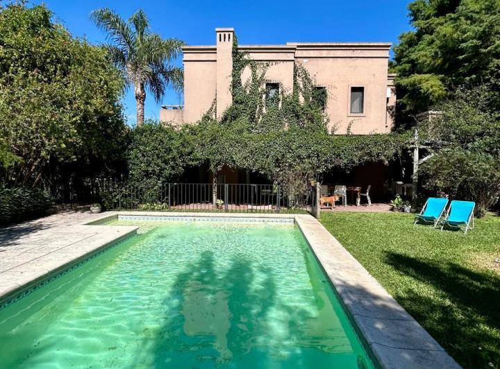 Casa · 191m² · 7 Ambientes · 4 Cocheras