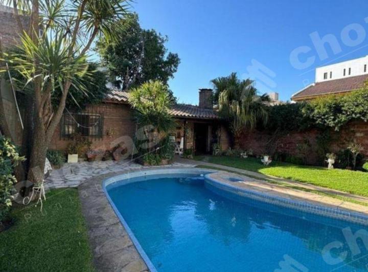 Casa · 355m² · 5 Ambientes · 2 Cocheras