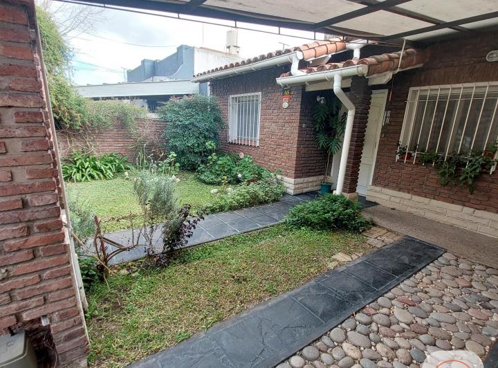 Casa · 90m² · 4 Ambientes · 1 Cochera