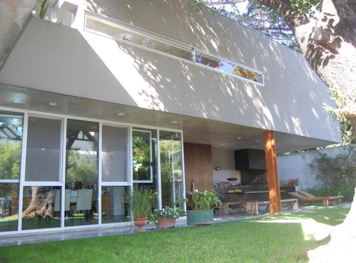 Casa · 300m² · 5 Ambientes · 2 Cocheras