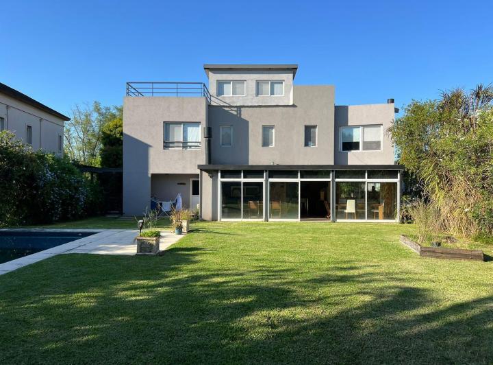 Casa · 239m² · 5 Ambientes