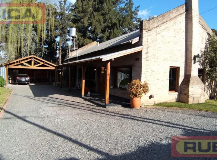 Casa · 200m² · 4 Ambientes · 2 Cocheras