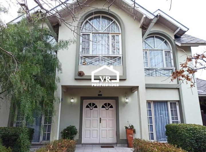 Casa · 157m² · 5 Ambientes · 1 Cochera