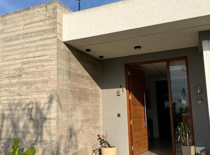 Casa · 169m² · 4 Ambientes · 2 Cocheras