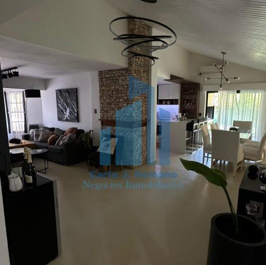 Casa · 200m² · 4 Ambientes · 3 Cocheras