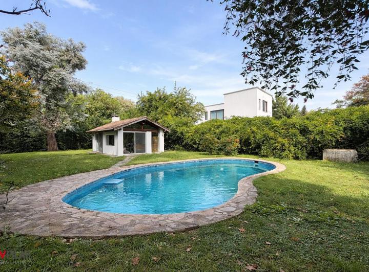 Casa · 113m² · 5 Ambientes · 6 Cocheras