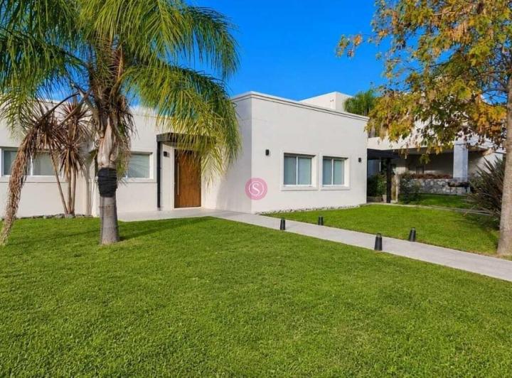 Casa · 165m² · 4 Ambientes · 3 Cocheras